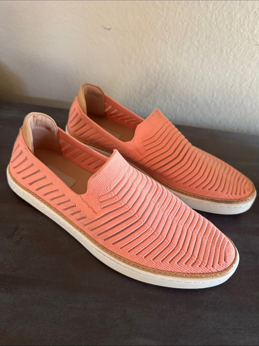 EUC UGG knit Slip-On sneakers l